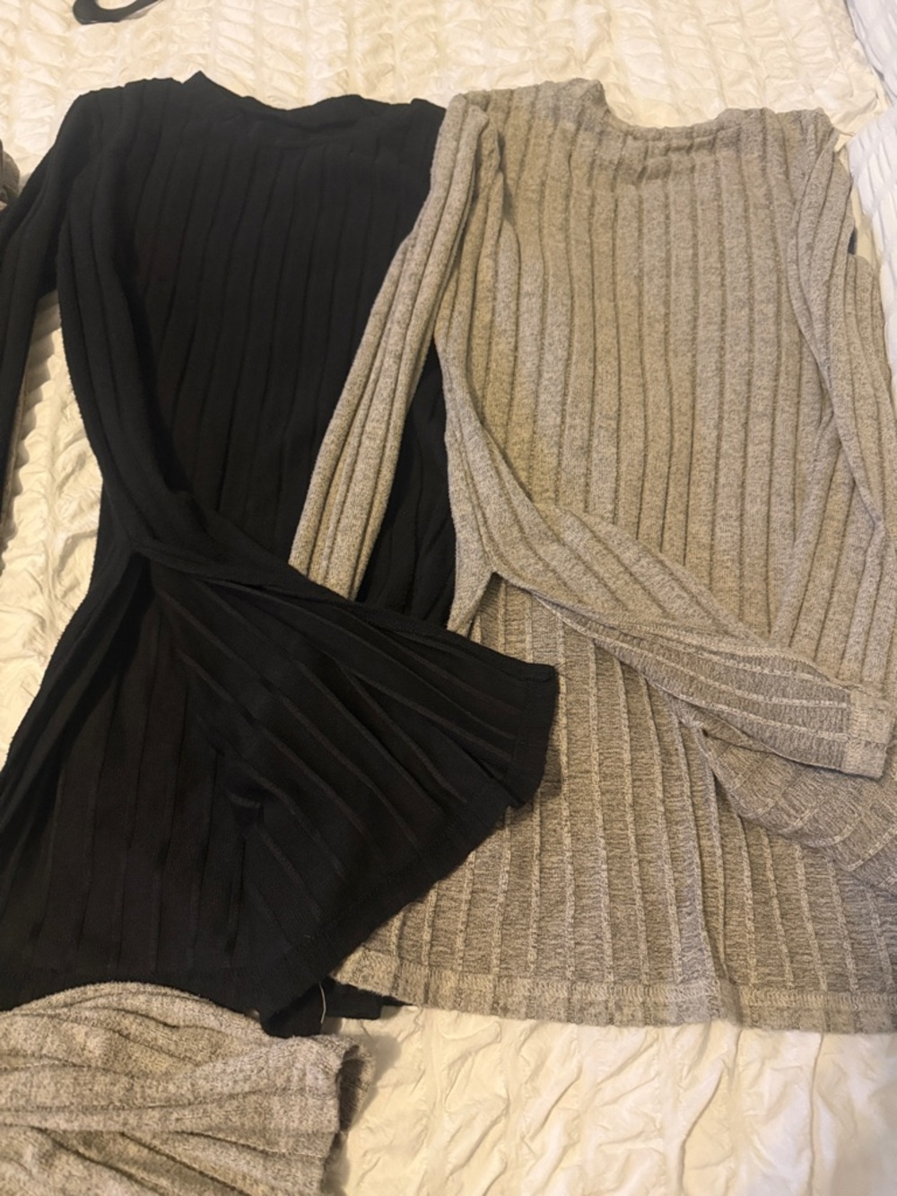 4 pieces Ribbed Knit Sweater Tops - Black & Light Cream - Picture 2 of 5